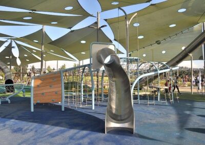 Metal tunnel slide for playgrounds