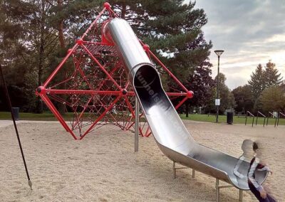 Semi-open tunnel slide of stainless steel