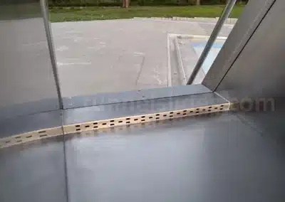 Vattenutlopp på vattenrutschbana i rostfritt stål
