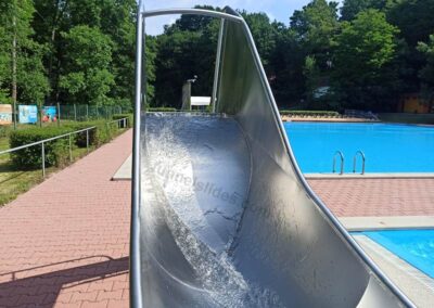 Vattenrutschbanans startdel i rostfritt stål, vattenintag